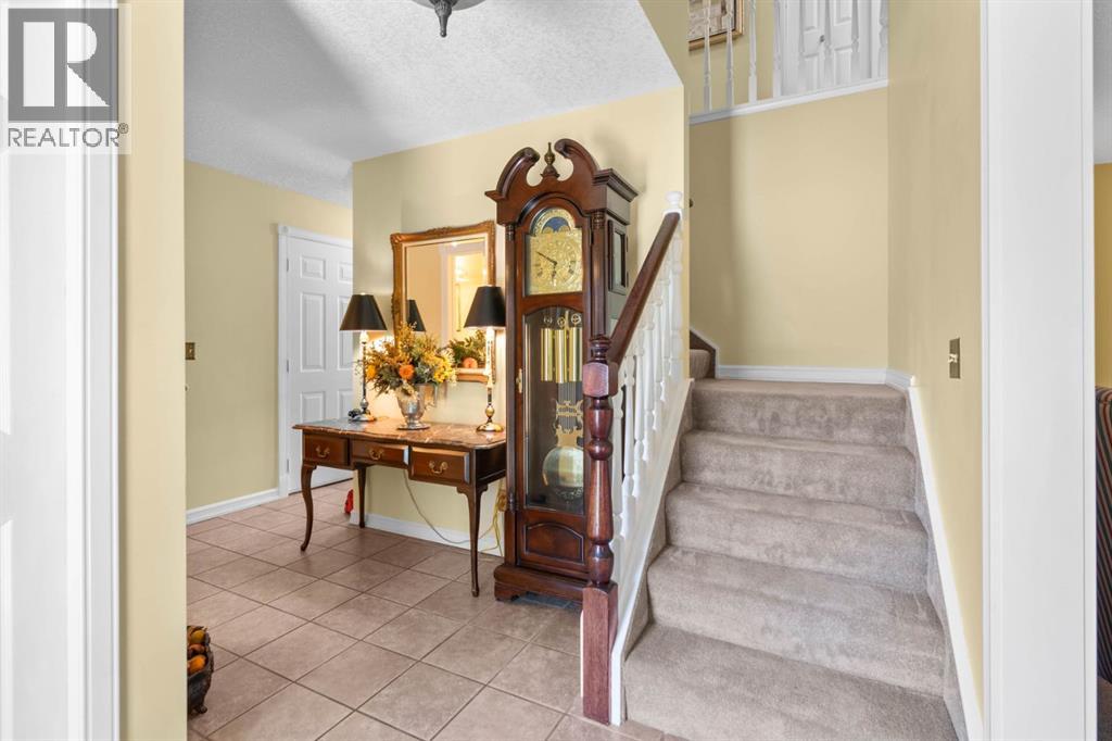 2716 Palliser Drive Sw, Calgary, Alberta  T2V 4G2 - Photo 3 - A2241673