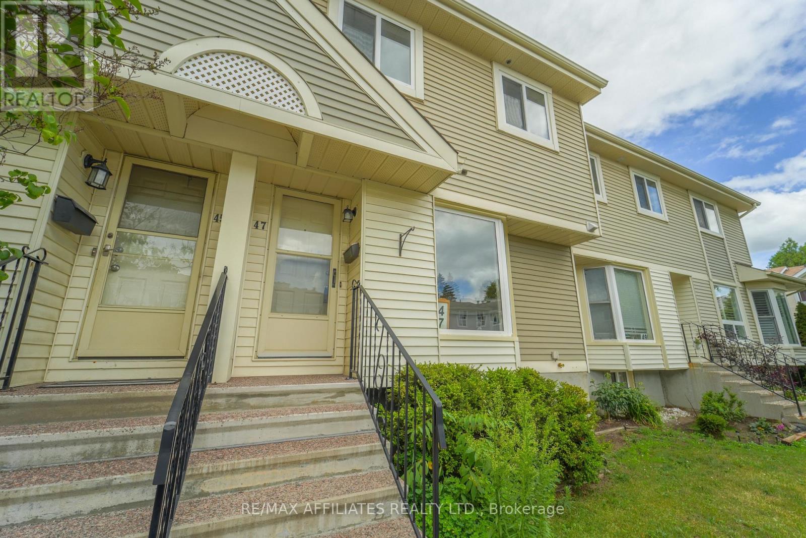 65 - 47 Mcdermot Court, Ottawa, Ontario  K2L 3V5 - Photo 3 - X12277414