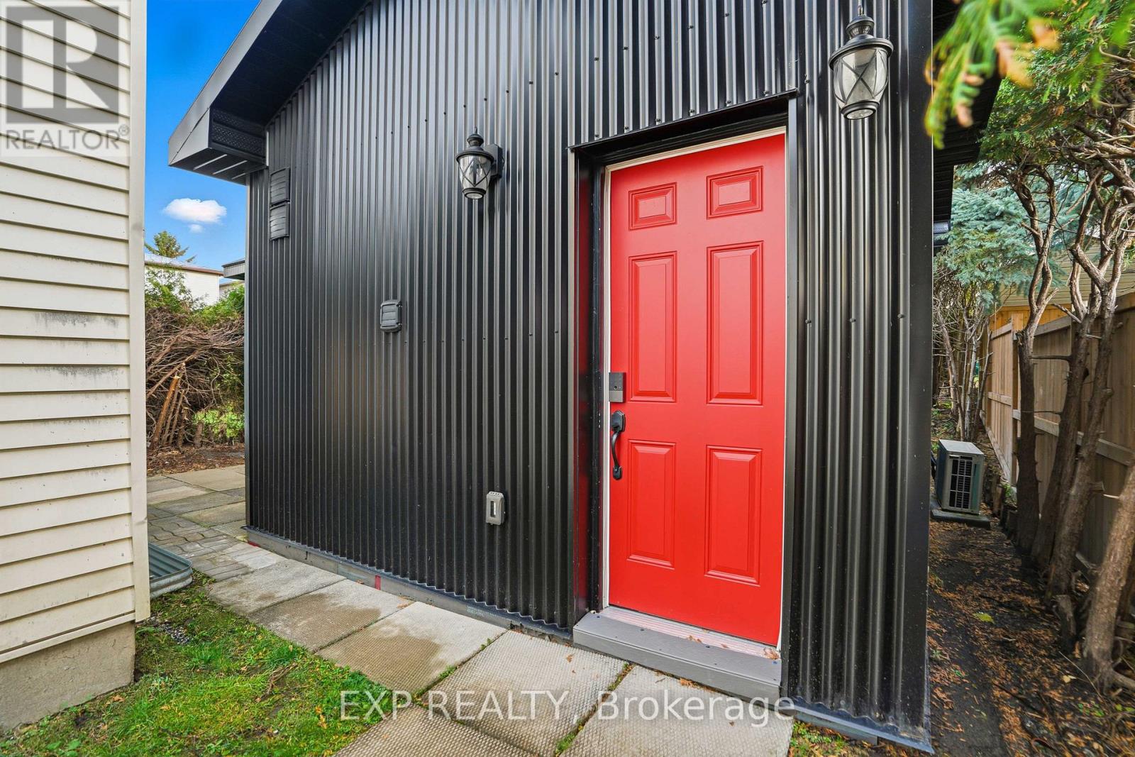 51 Raftus Square, Ottawa, Ontario  K2J 2K9 - Photo 3 - X12481748