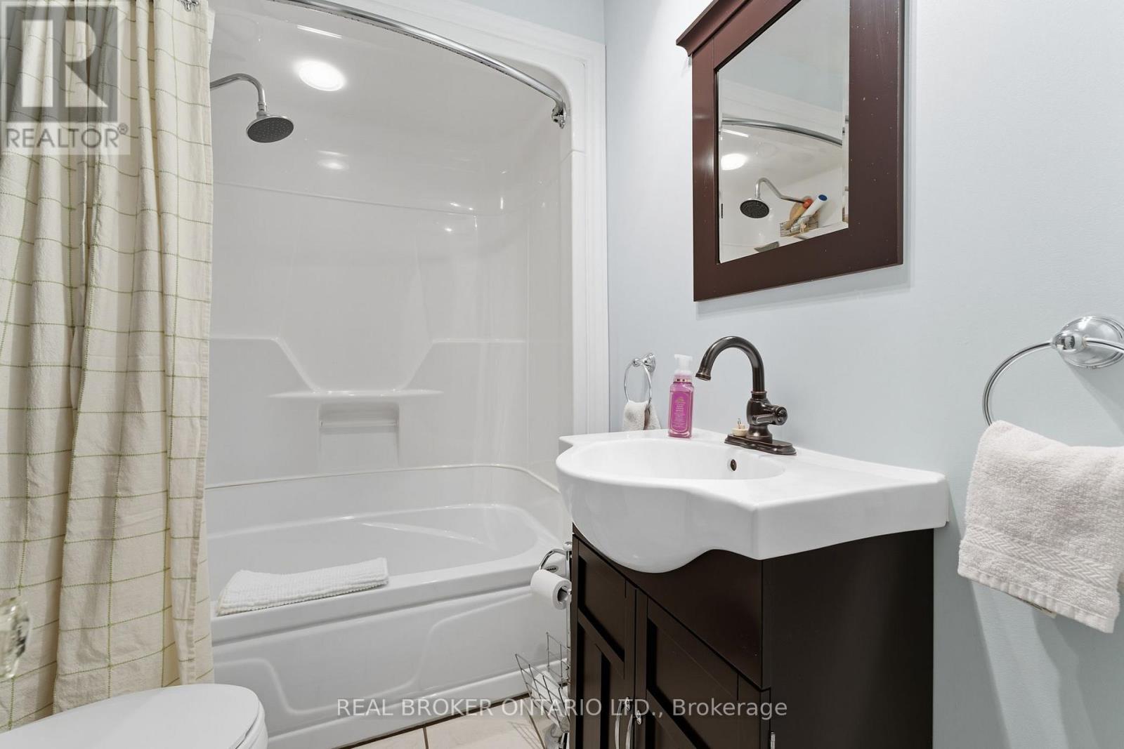 81 Beech Avenue, Cambridge, Ontario  N3C 1X6 - Photo 7 - X12483717