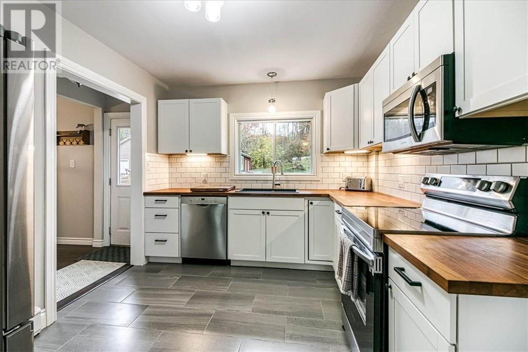 556 Lavoie, Sudbury, Ontario  P3A 2B3 - Photo 8 - 2125393