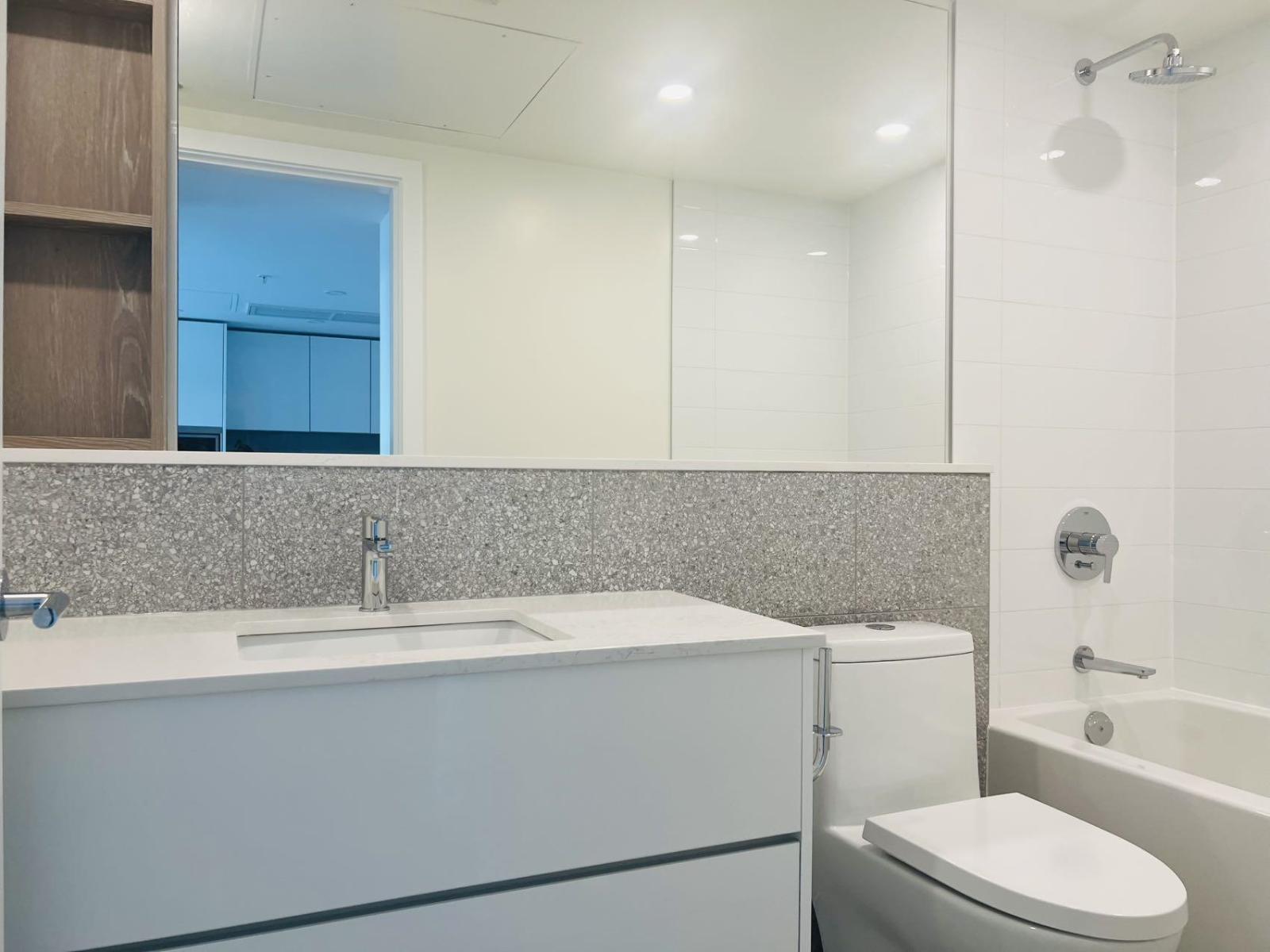 2003 10428 Whalley Boulevard, Surrey, British Columbia  V3T 0W2 - Photo 11 - R3062033