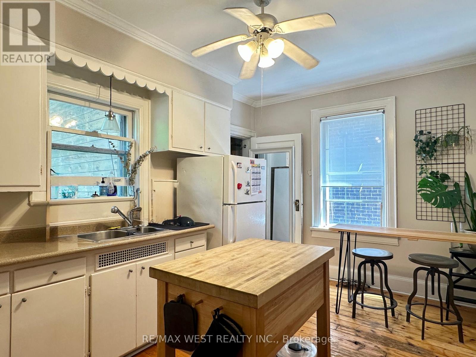 221 Albany Avenue, Toronto, Ontario  M5R 3C7 - Photo 4 - C12483772