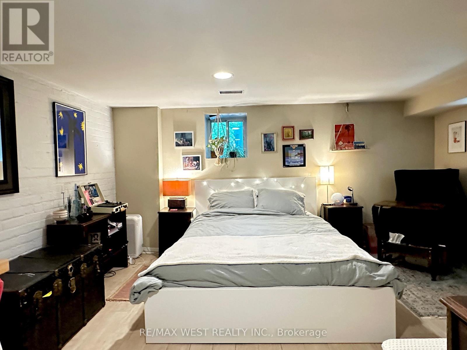 221 Albany Avenue, Toronto, Ontario  M5R 3C7 - Photo 7 - C12483772