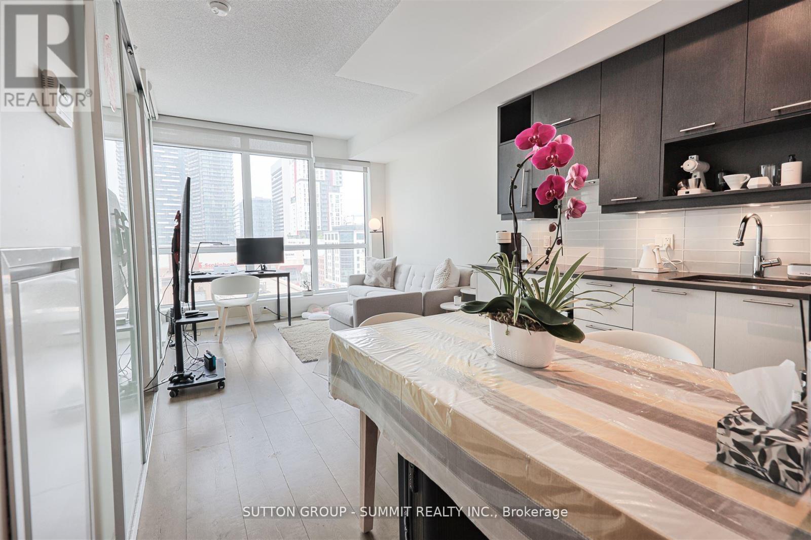 1008 - 30 Nelson Street, Toronto, Ontario  M5V 0H5 - Photo 9 - C12483840