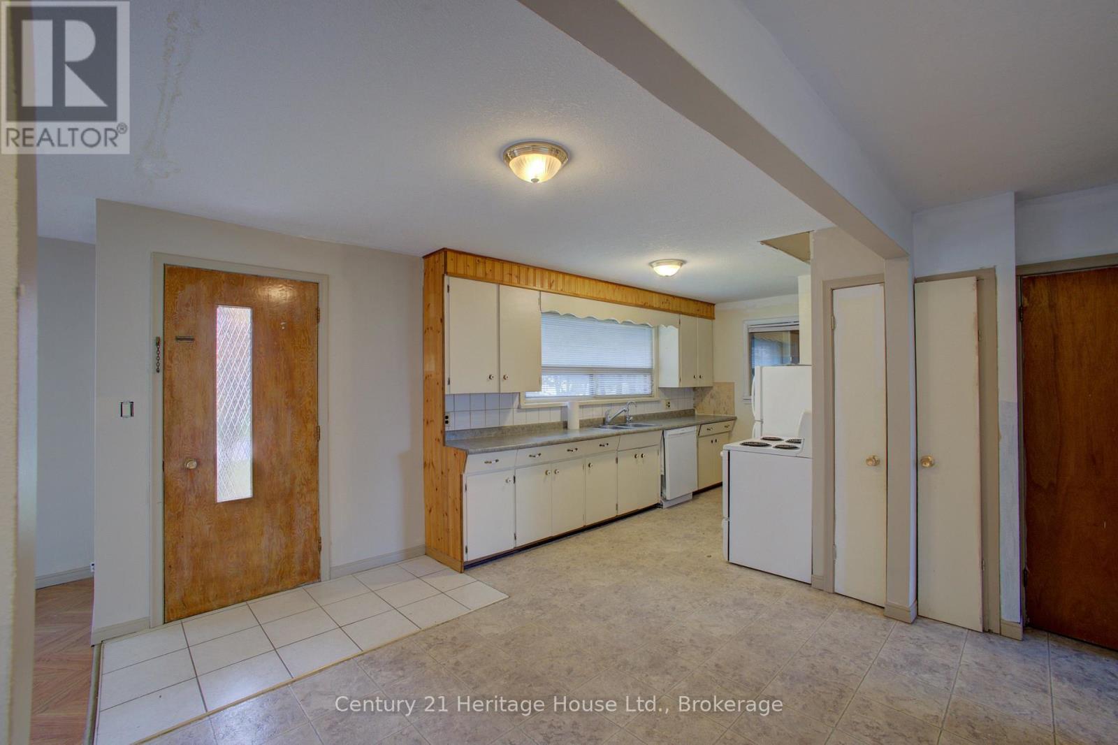 58 Allan Street W, Minto, Ontario  N0G 1M0 - Photo 11 - X12483924