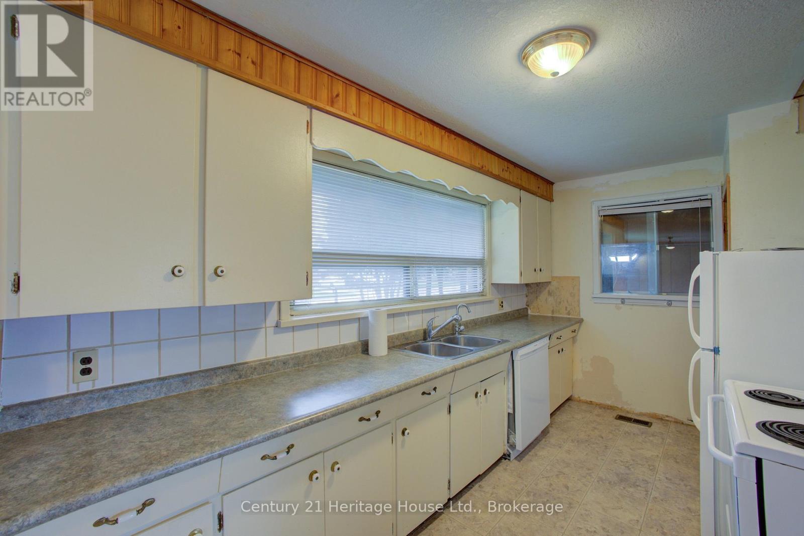 58 Allan Street W, Minto, Ontario  N0G 1M0 - Photo 12 - X12483924