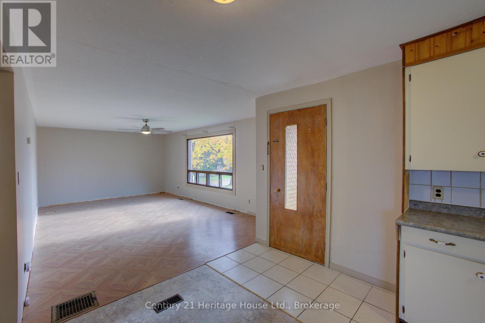 58 Allan Street W, Minto, Ontario  N0G 1M0 - Photo 5 - X12483924