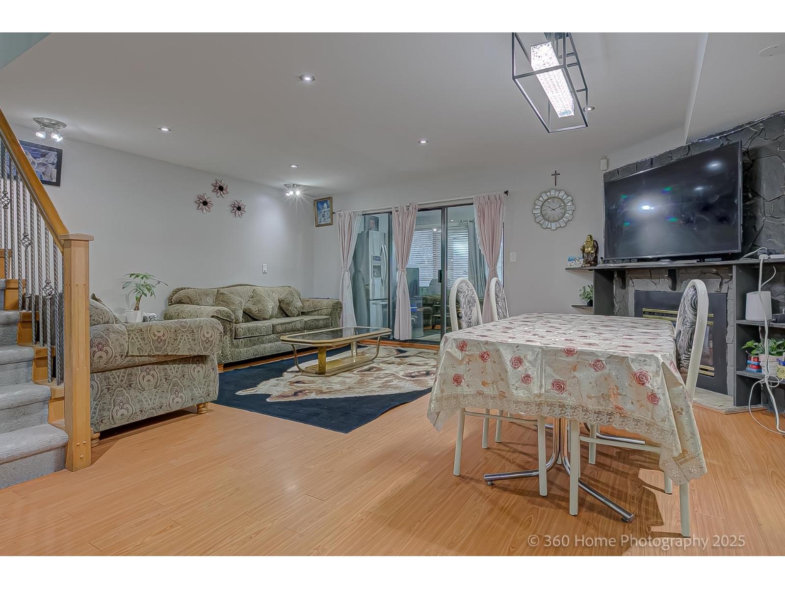 35 7533 140 Street, Surrey, British Columbia  V3W 5J9 - Photo 2 - R3062022