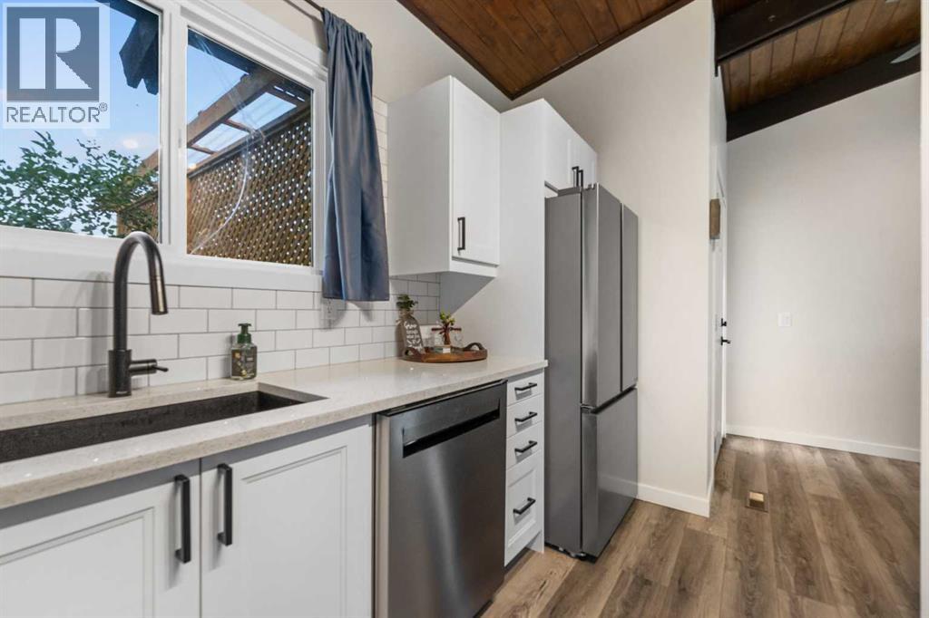 615 Sabrina Road Sw, Calgary, Alberta  T2W 1Y7 - Photo 9 - A2256368