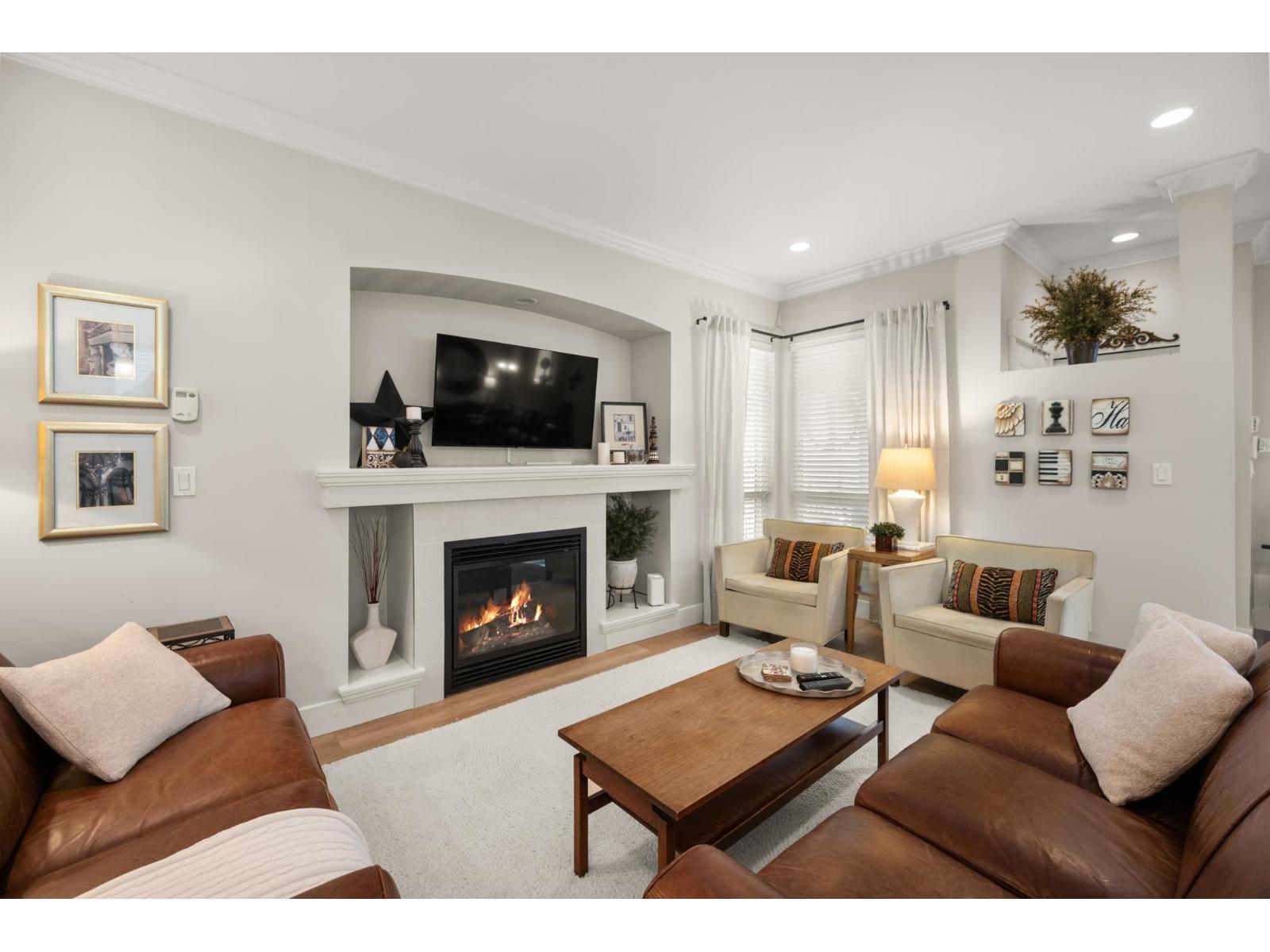 18980 67a Avenue, Surrey, British Columbia  V4N 6A2 - Photo 2 - R3061948