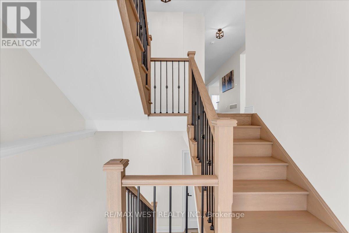 16 Janes Crescent, New Tecumseth, Ontario  L9R 0T2 - Photo 2 - N12483775