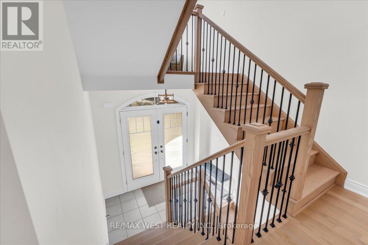 16 Janes Crescent, New Tecumseth, Ontario  L9R 0T2 - Photo 3 - N12483775