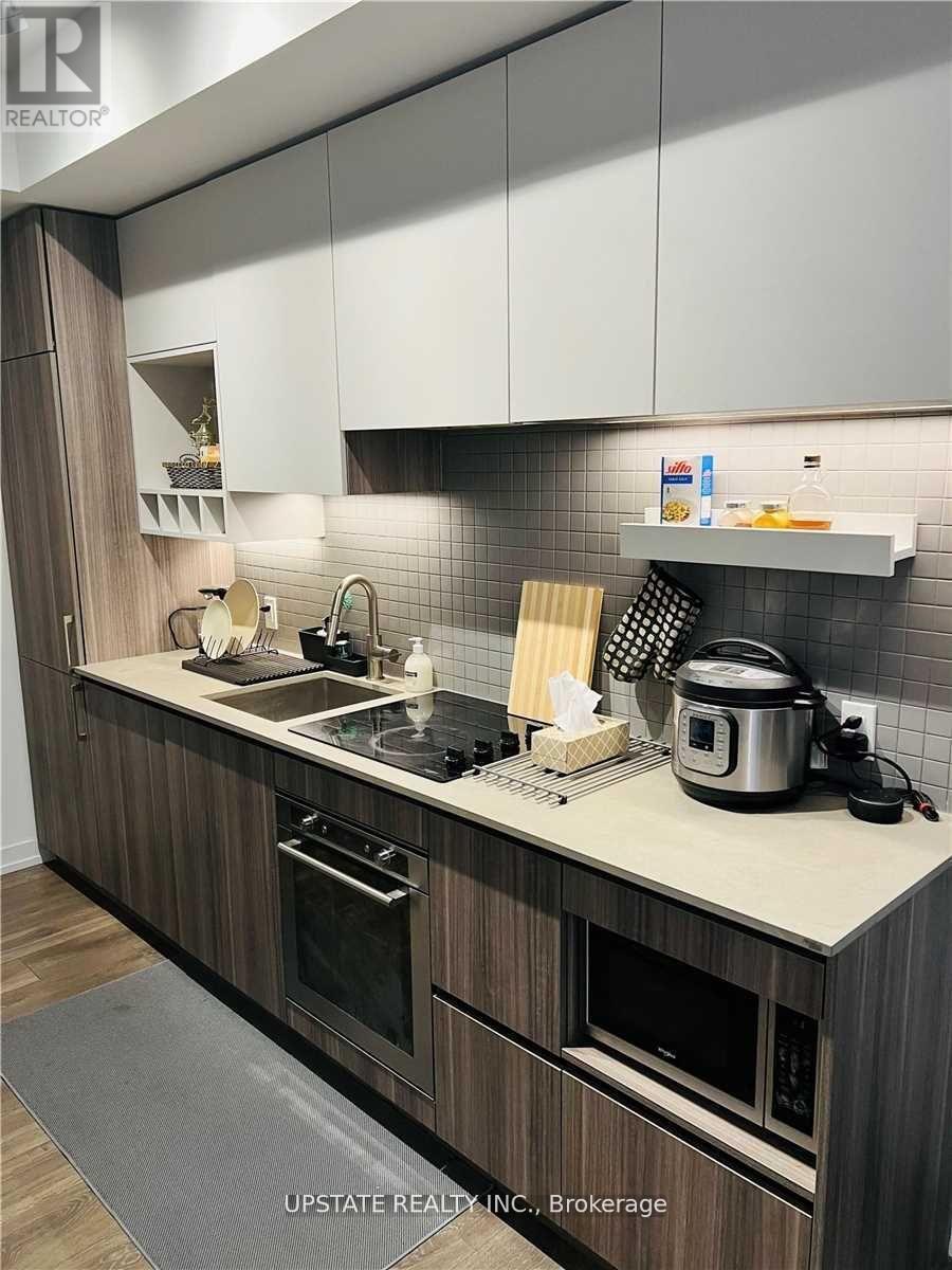 1711 - 898 Portage Parkway, Vaughan, Ontario  L4K 0J6 - Photo 2 - N12483779