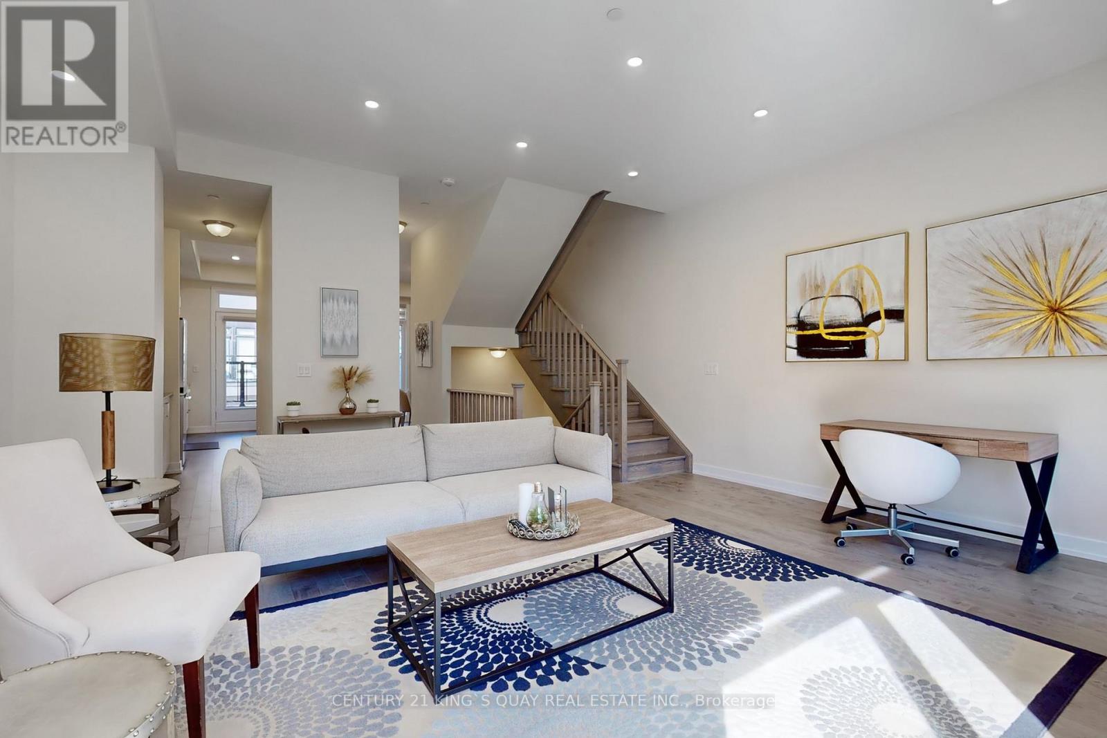 16 Credit Lane, Richmond Hill, Ontario  L4E 1G9 - Photo 4 - N12483792