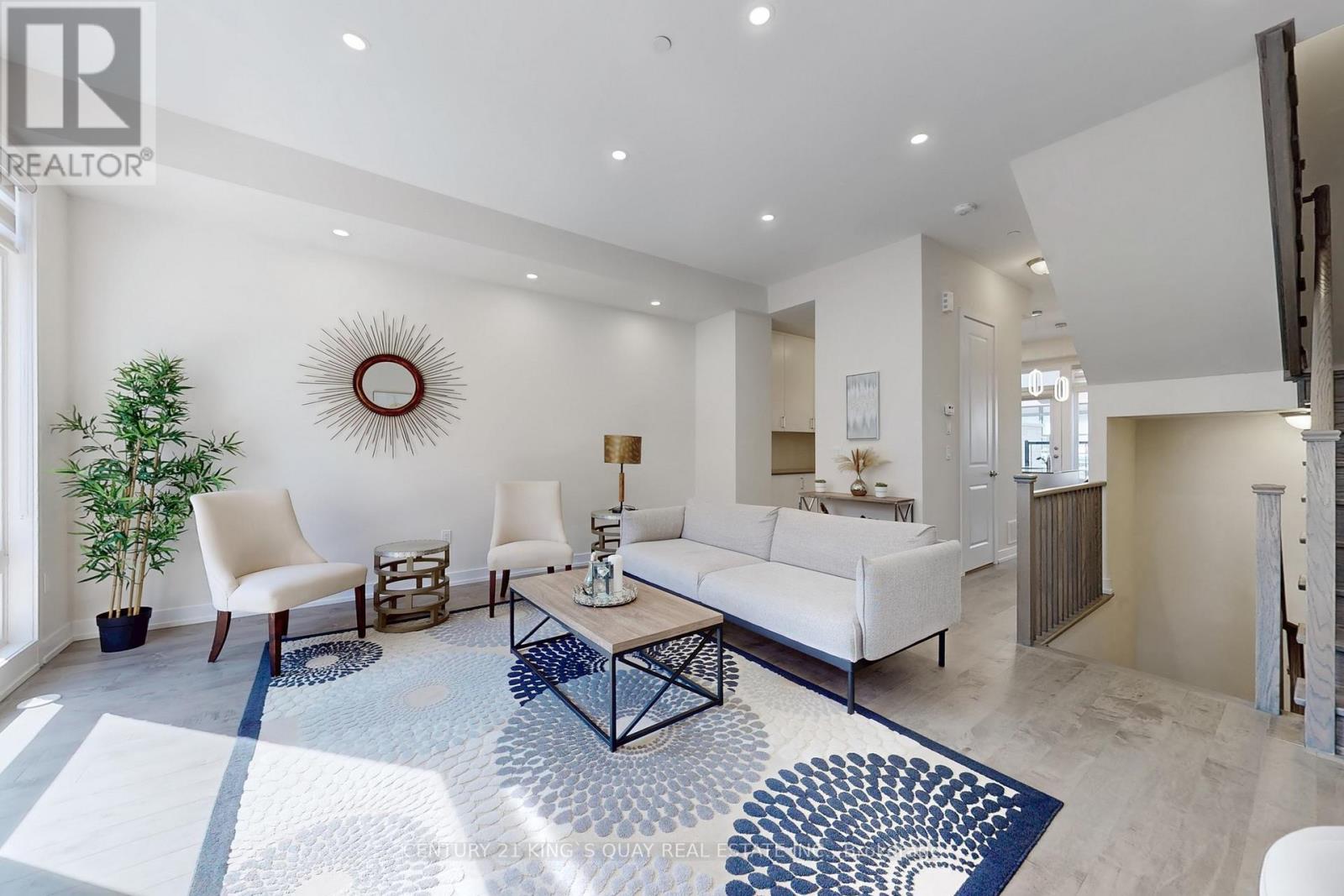 16 Credit Lane, Richmond Hill, Ontario  L4E 1G9 - Photo 5 - N12483792