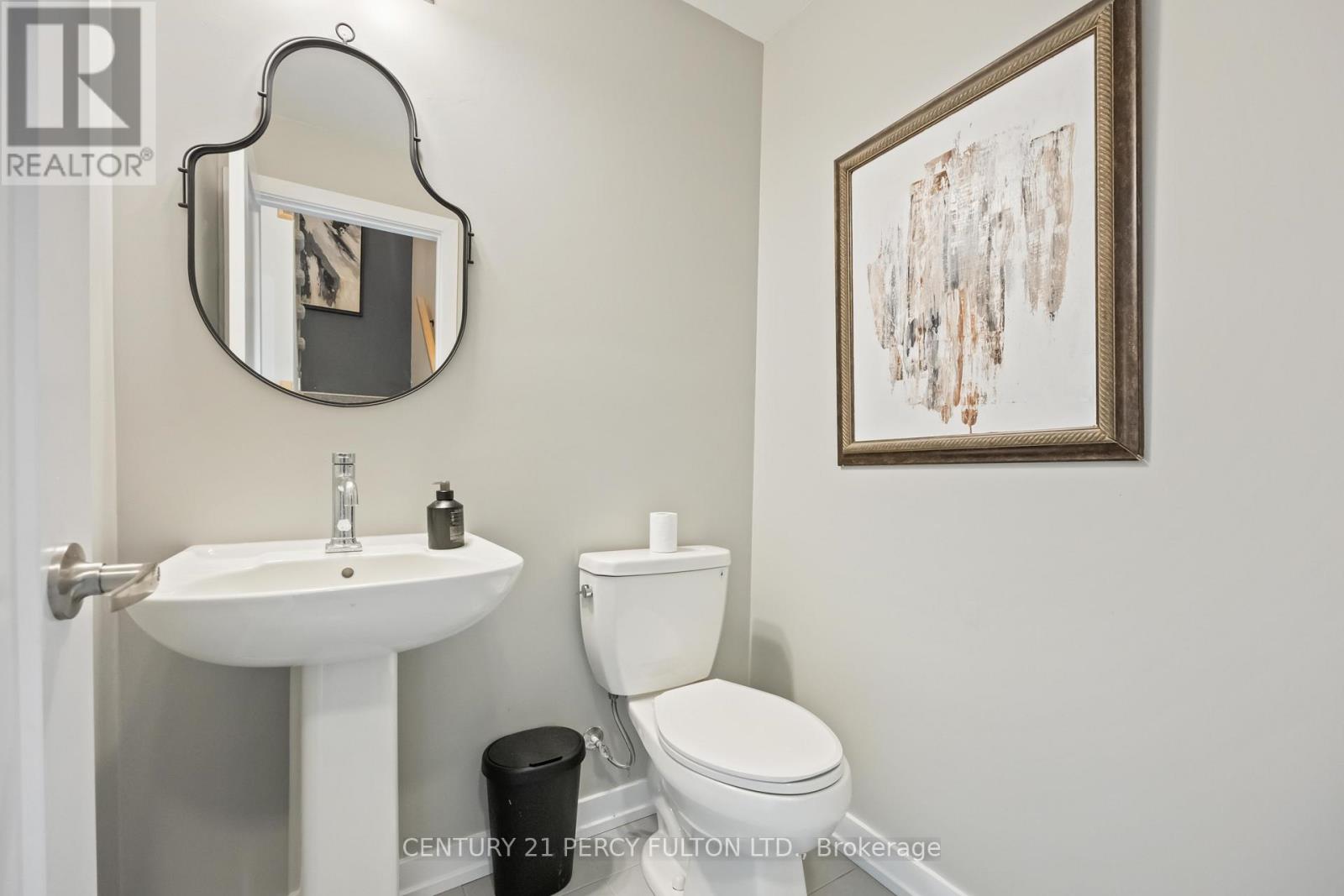 102 Lyall Stokes Circle, East Gwillimbury (Mt Albert), Ontario  L0G 1M0 - Photo 11 - N12483833