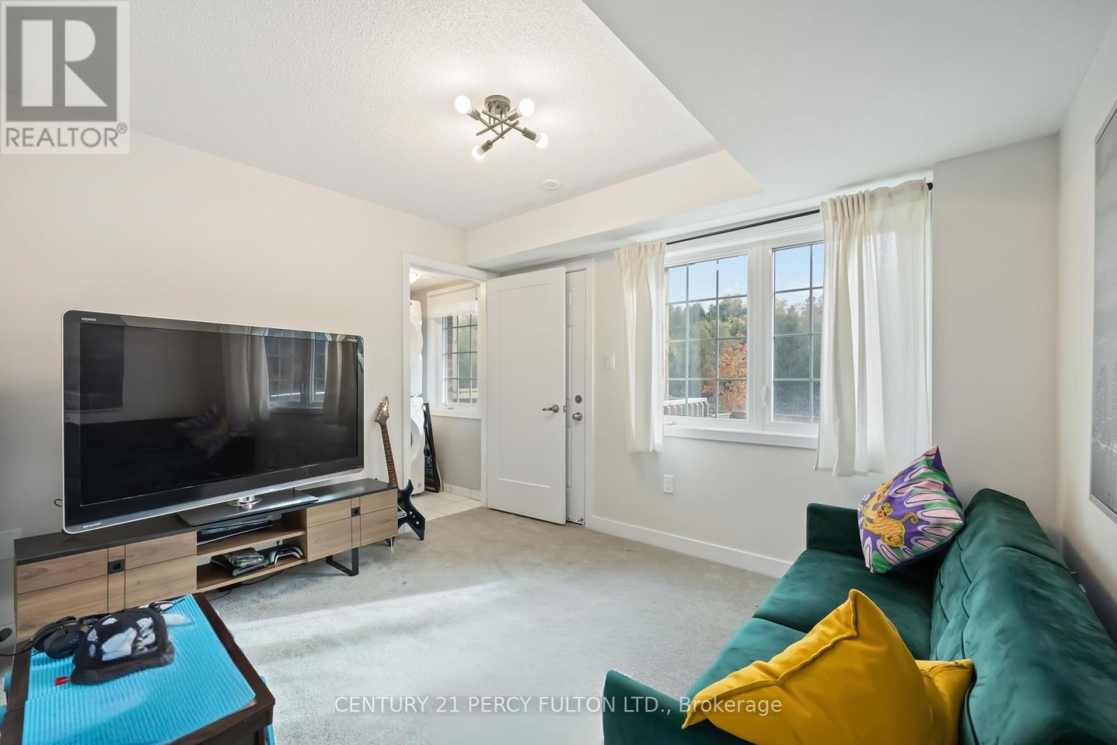102 Lyall Stokes Circle, East Gwillimbury (Mt Albert), Ontario  L0G 1M0 - Photo 18 - N12483833