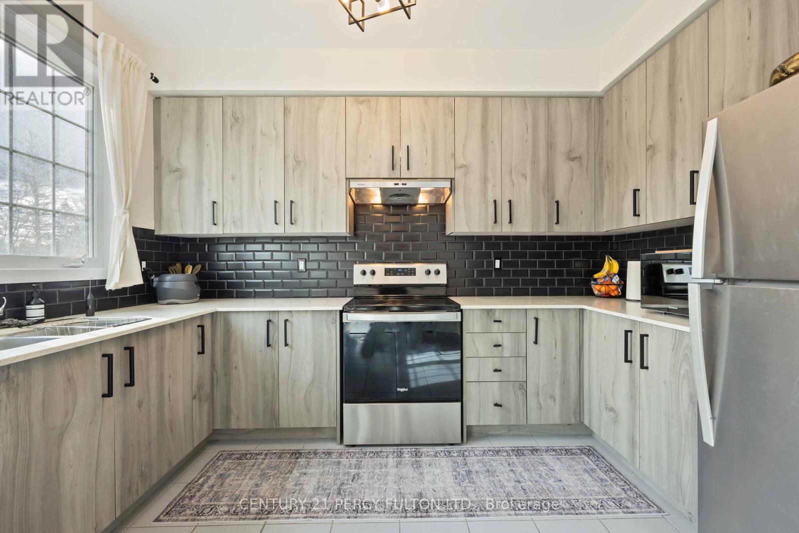 102 Lyall Stokes Circle, East Gwillimbury (Mt Albert), Ontario  L0G 1M0 - Photo 8 - N12483833