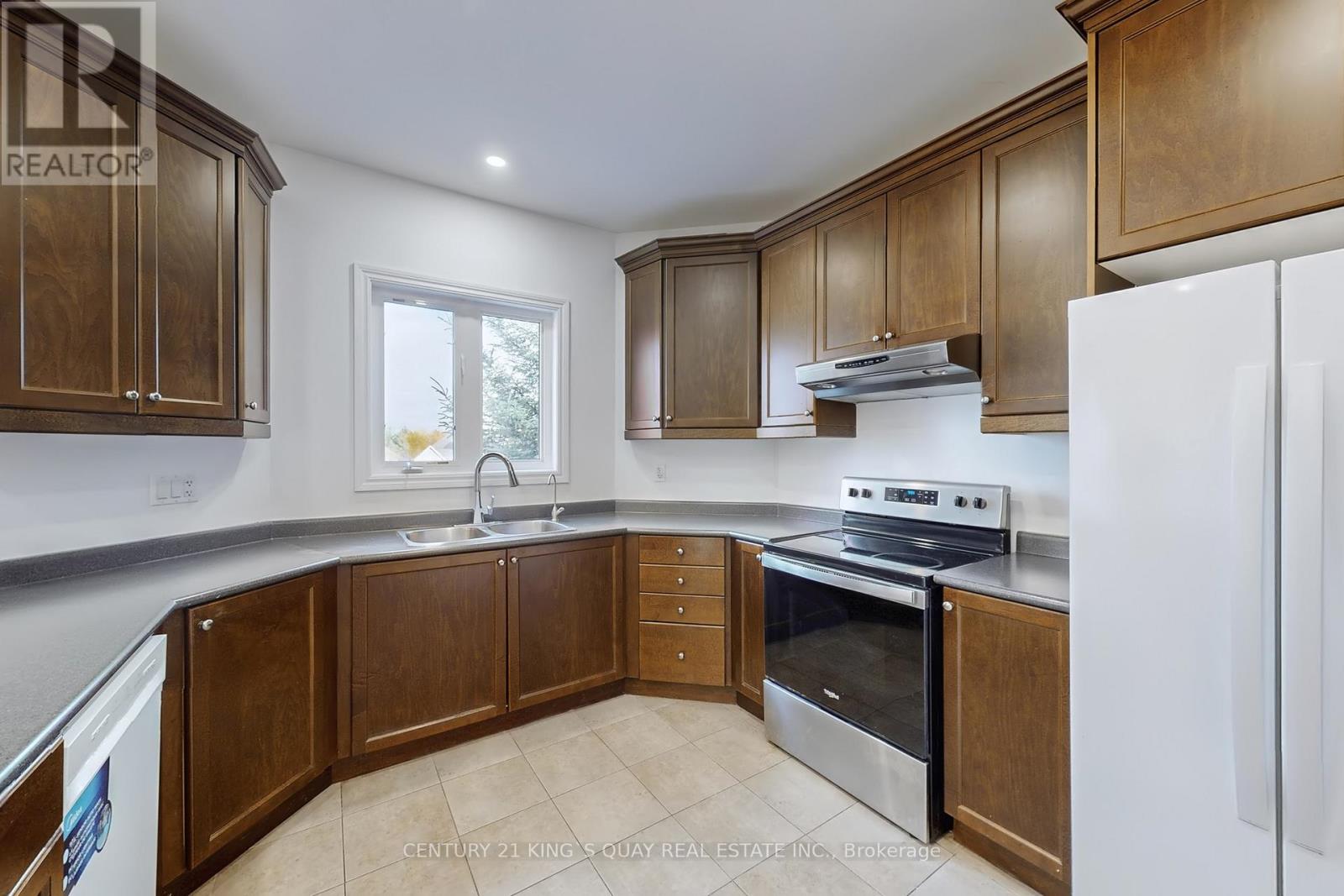 220 Karl Rose Trail, Newmarket, Ontario  L3X 3J3 - Photo 13 - N12483877