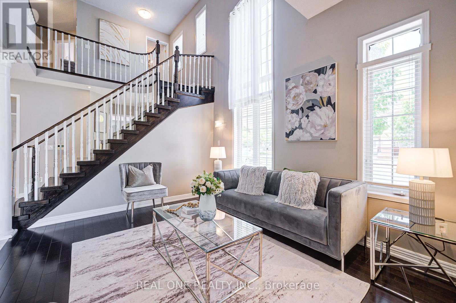 35 Ridgecrest Road, Markham, Ontario  L6C 2V2 - Photo 10 - N12483886