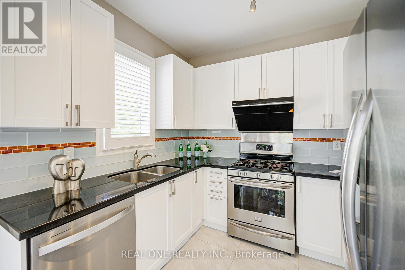 35 Ridgecrest Road, Markham, Ontario  L6C 2V2 - Photo 11 - N12483886