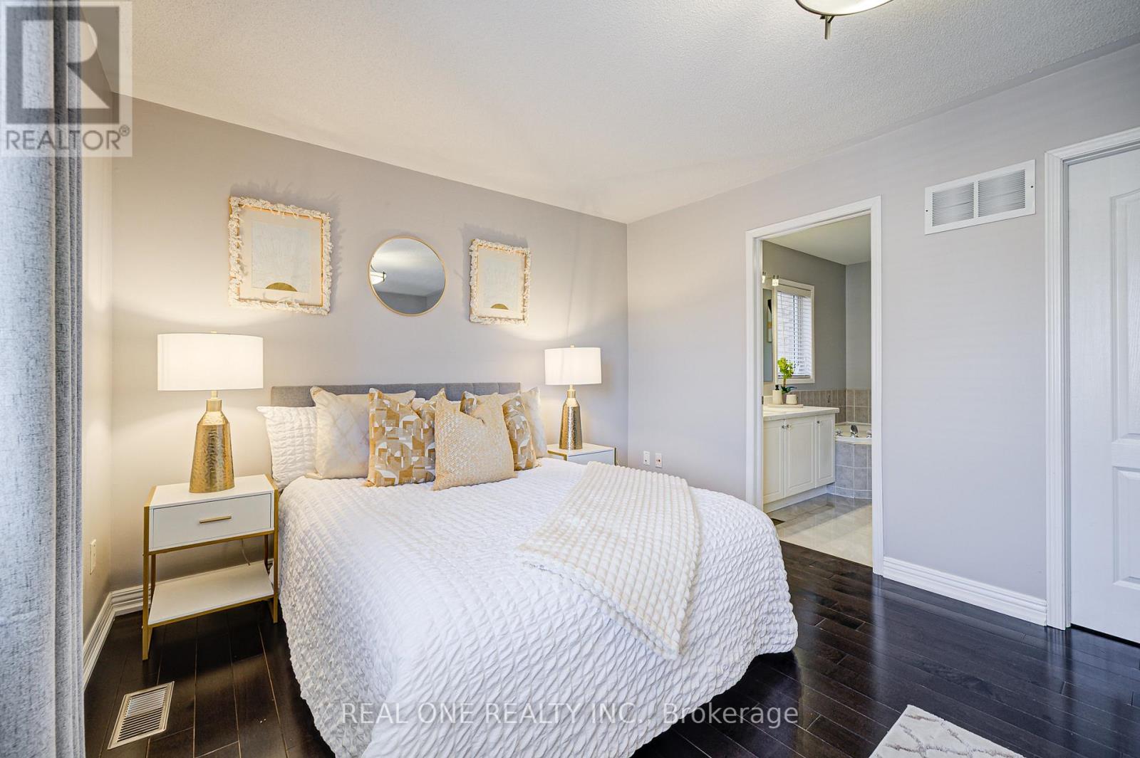 35 Ridgecrest Road, Markham, Ontario  L6C 2V2 - Photo 17 - N12483886