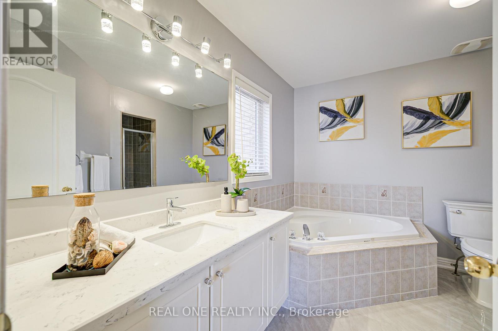 35 Ridgecrest Road, Markham, Ontario  L6C 2V2 - Photo 18 - N12483886