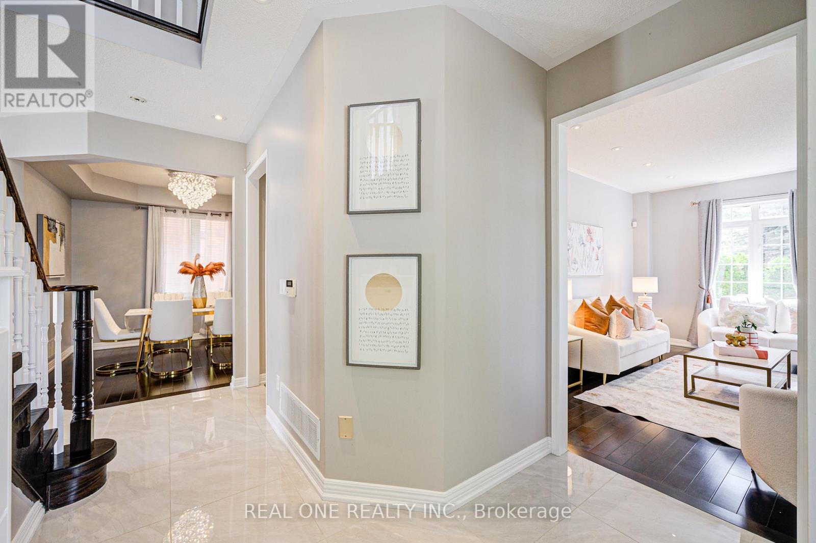 35 Ridgecrest Road, Markham, Ontario  L6C 2V2 - Photo 3 - N12483886