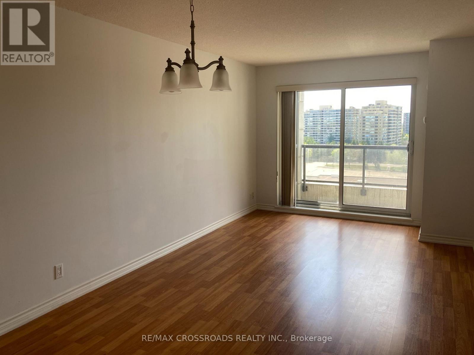 910 - 18 Harding Boulevard, Richmond Hill, Ontario  L4C 0T3 - Photo 2 - N12483900