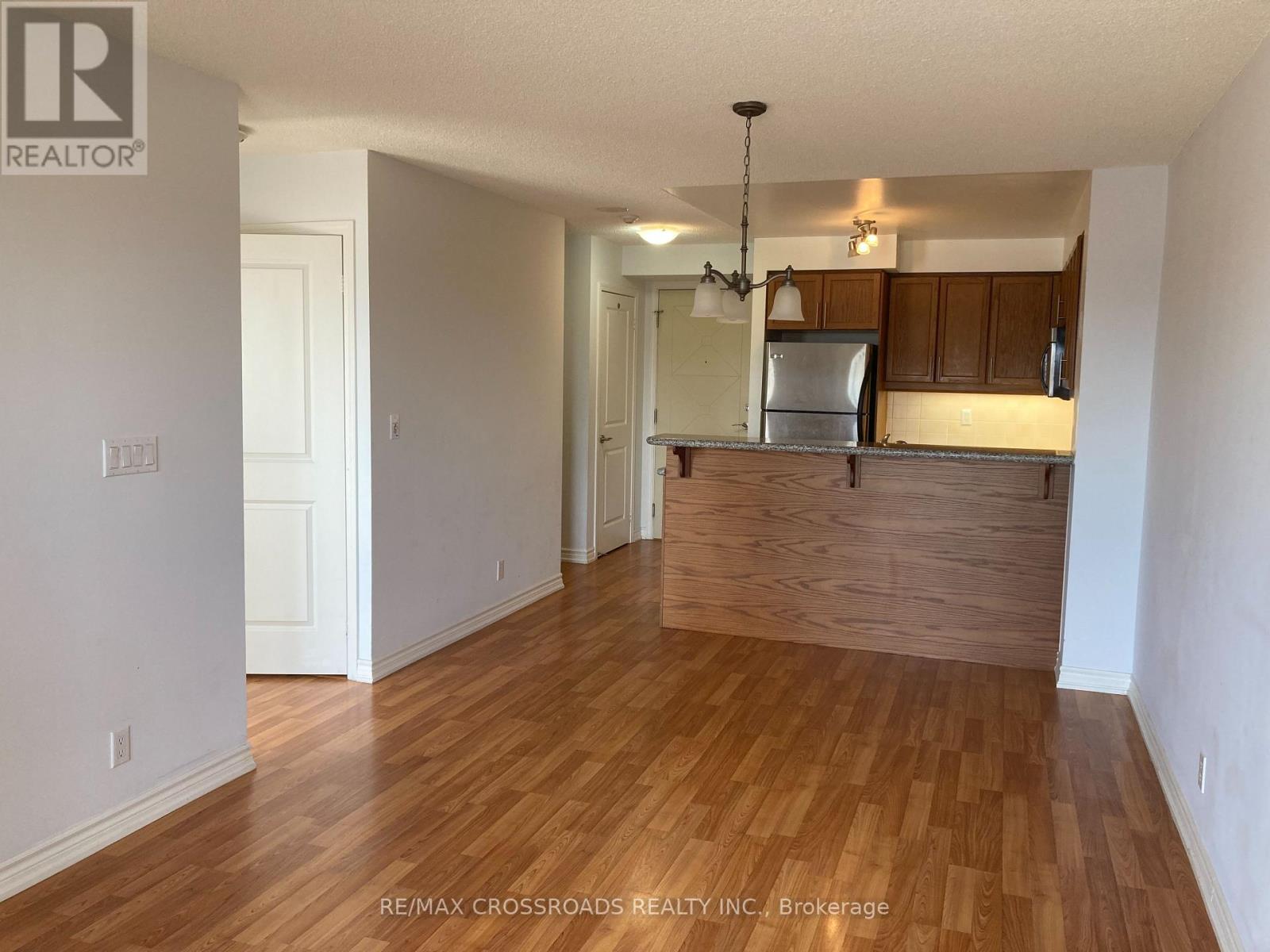 910 - 18 Harding Boulevard, Richmond Hill, Ontario  L4C 0T3 - Photo 3 - N12483900