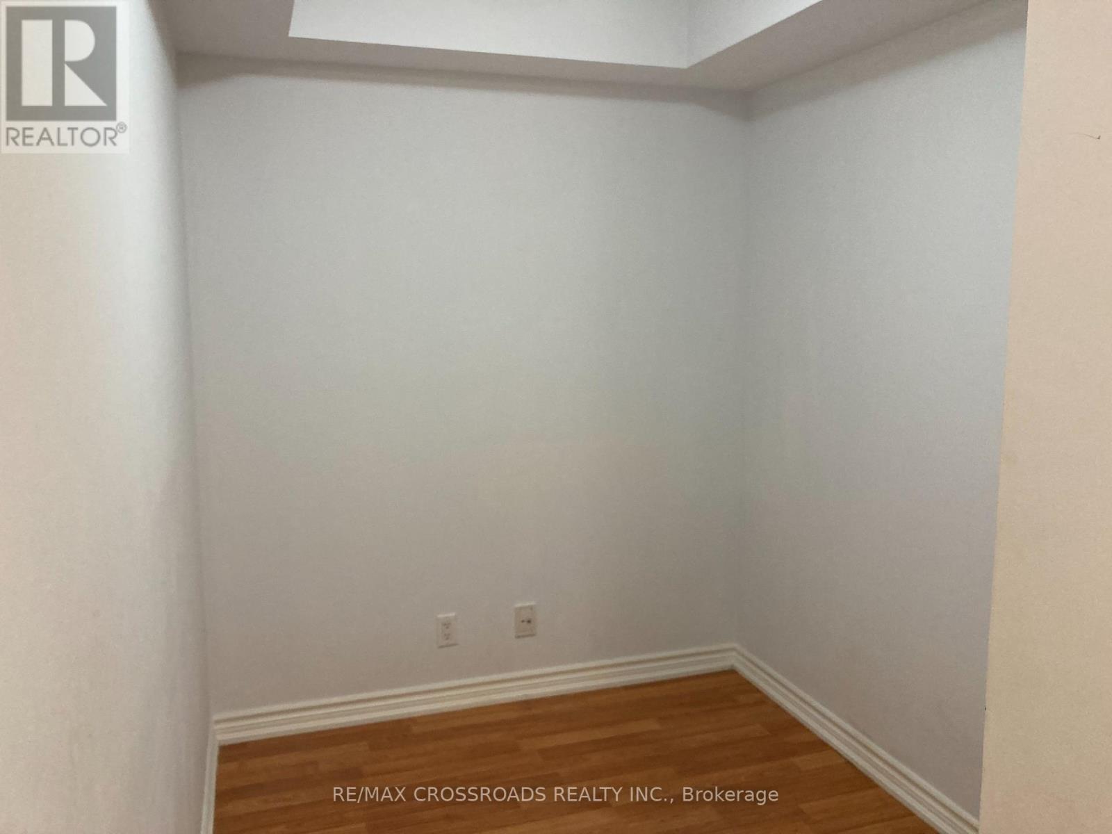 910 - 18 Harding Boulevard, Richmond Hill, Ontario  L4C 0T3 - Photo 5 - N12483900