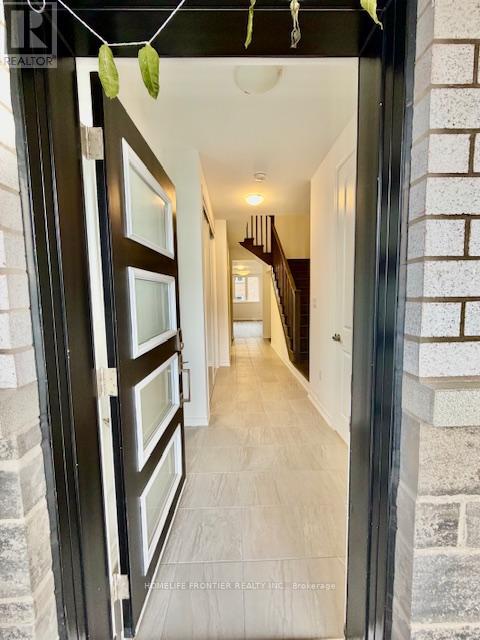 9 Vinewood Crescent, Barrie, Ontario  L9J 0B7 - Photo 3 - S12483802