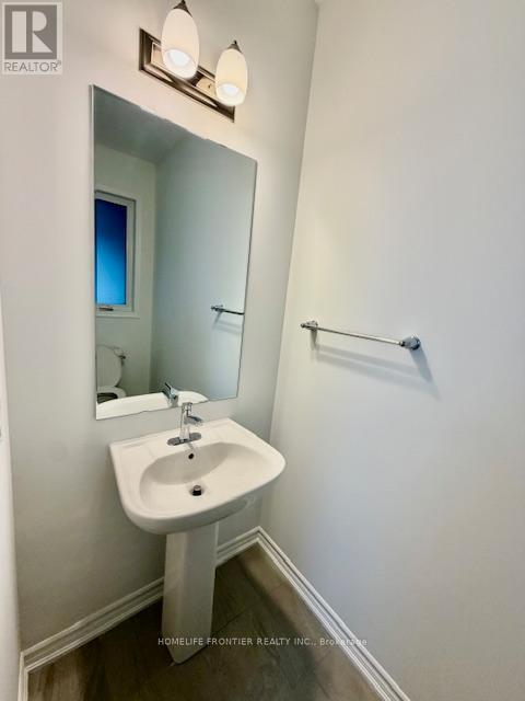 9 Vinewood Crescent, Barrie, Ontario  L9J 0B7 - Photo 5 - S12483802