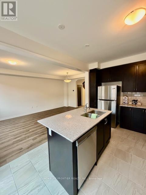 9 Vinewood Crescent, Barrie, Ontario  L9J 0B7 - Photo 9 - S12483802