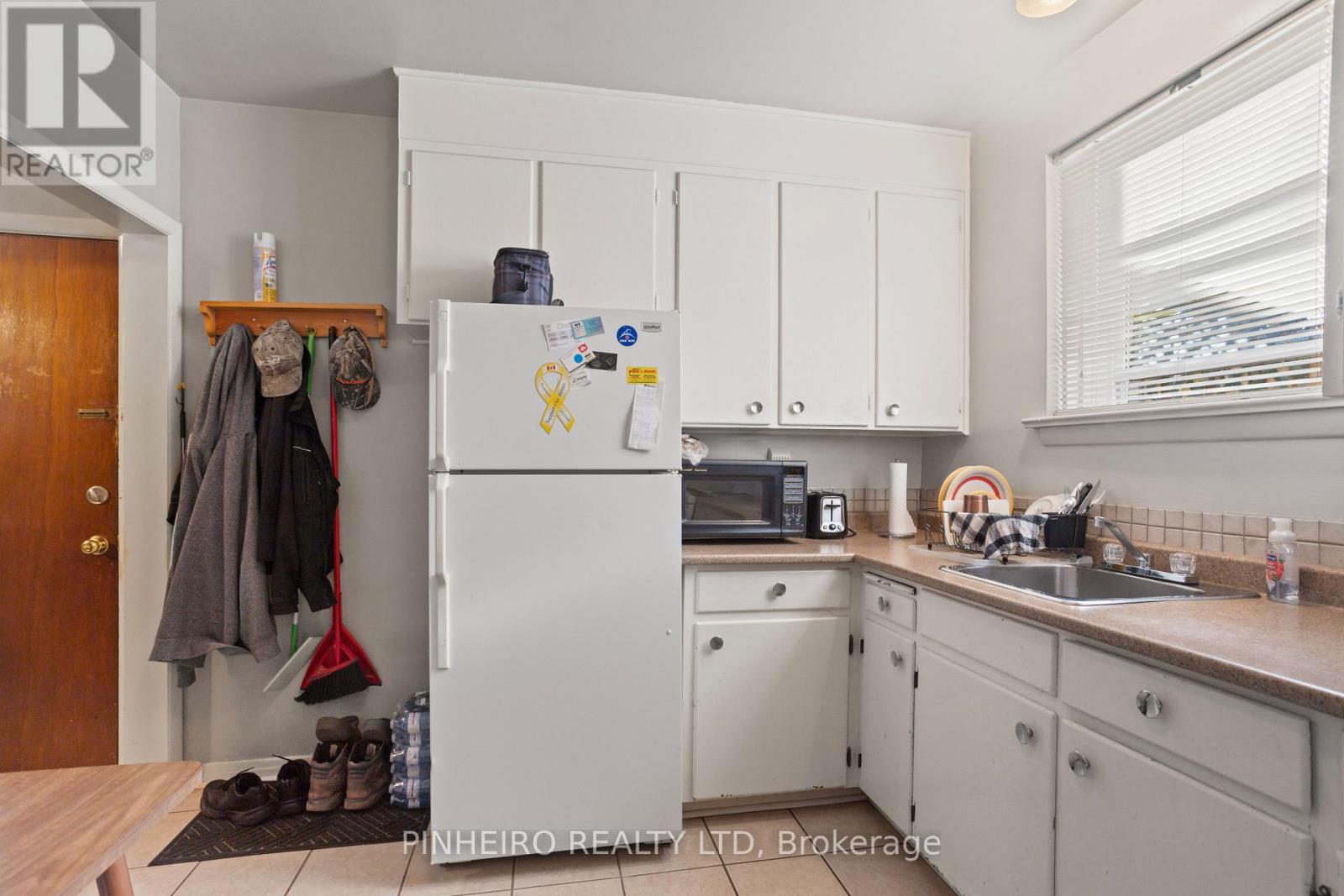 1803 Park Avenue, London East, Ontario  N5W 2J6 - Photo 8 - X12483948