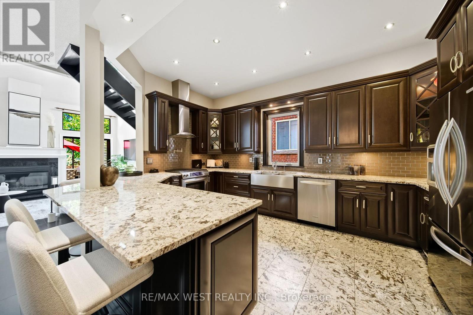 192 Pacific Avenue, Toronto, Ontario M6P 2P5 - Photo 6 - W12452583