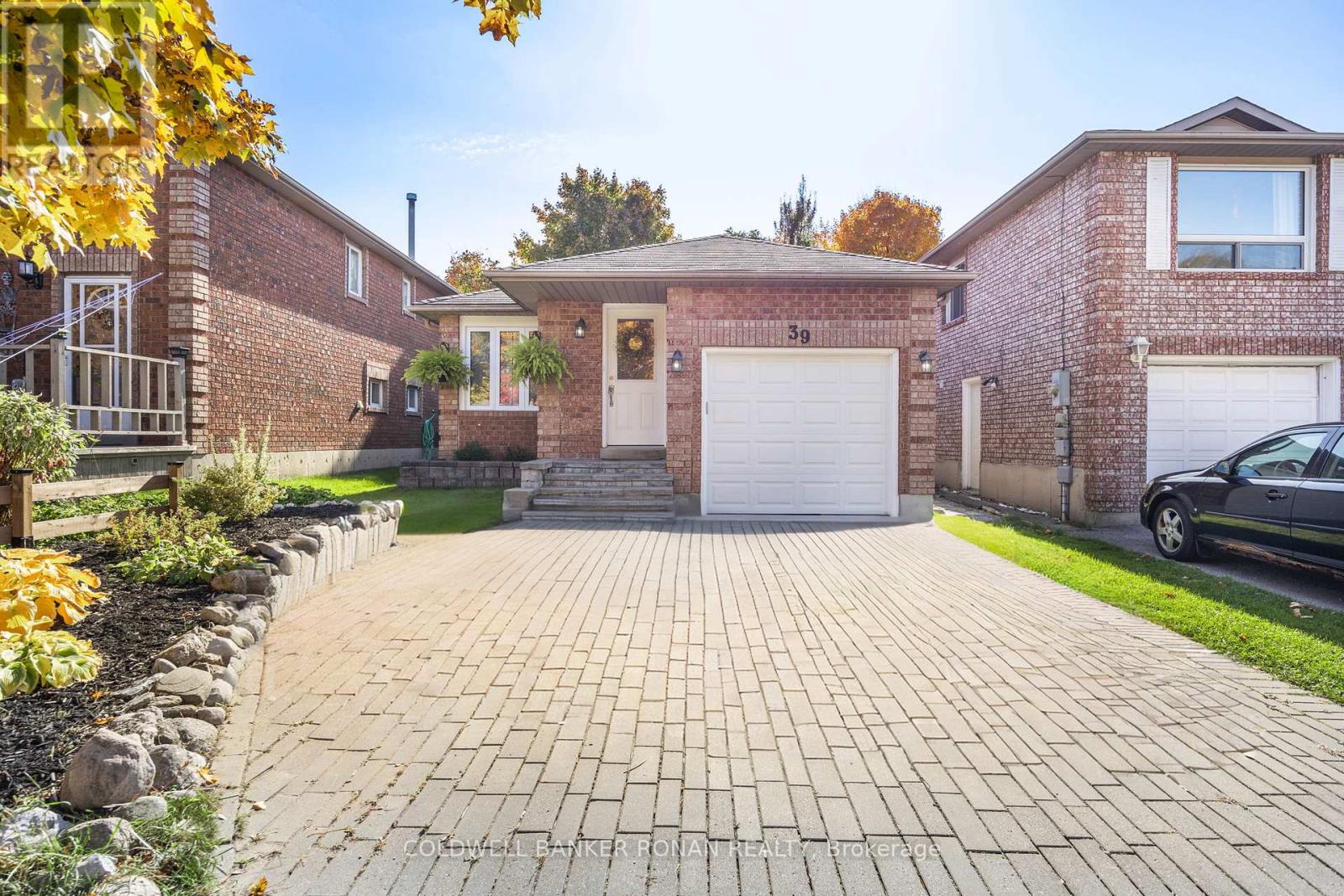 39 Ferguson Drive, Barrie, Ontario  L4N 7B5 - Photo 2 - S12465564