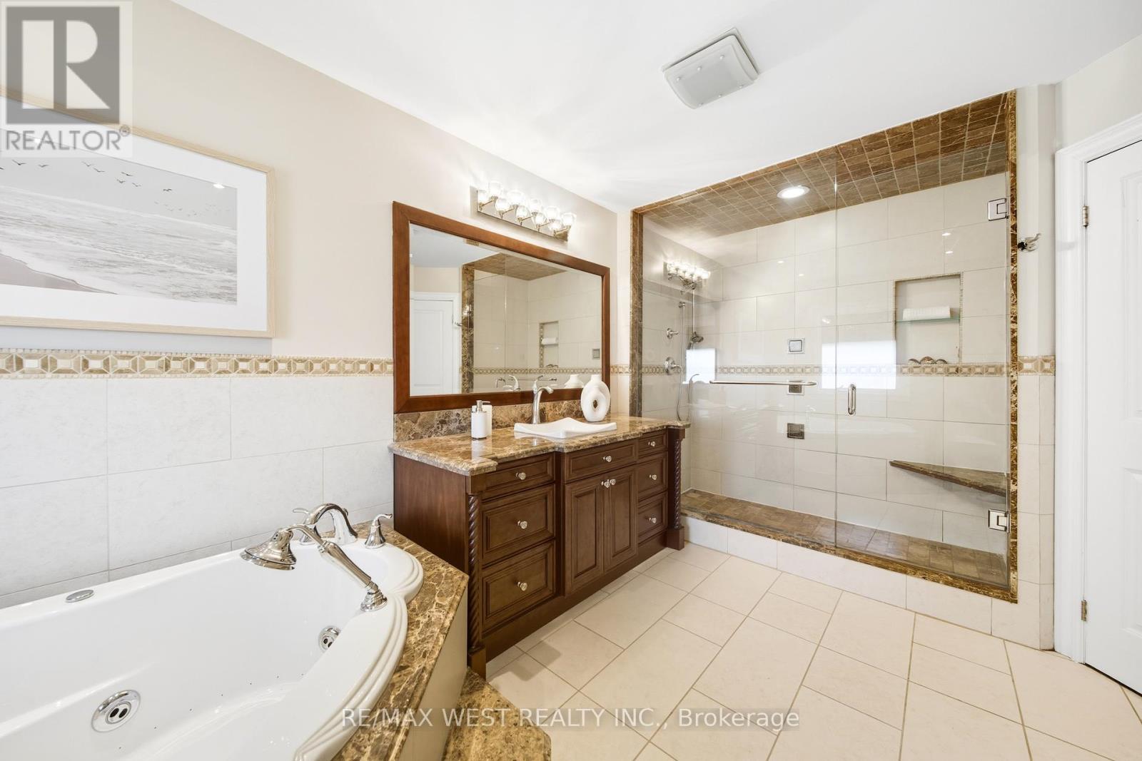 192 Pacific Avenue, Toronto, Ontario M6P 2P5 - Photo 24 - W12452583