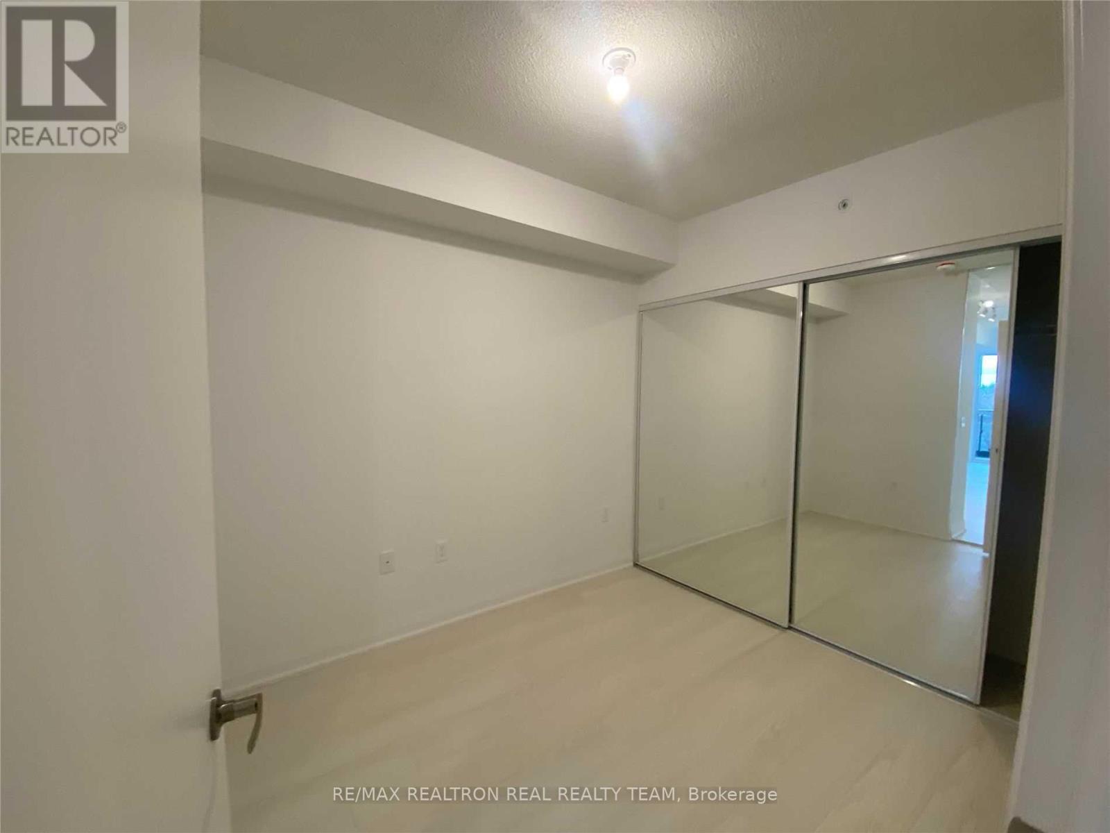 413 - 10 Gibbs Road, Toronto, Ontario  M9B 0E3 - Photo 13 - W12483784