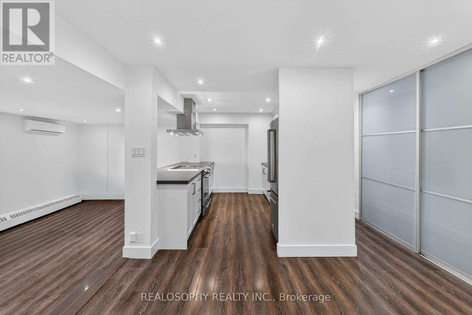905 - 15 Elizabeth Street N, Mississauga, Ontario  L5G 2Z3 - Photo 13 - W12483786