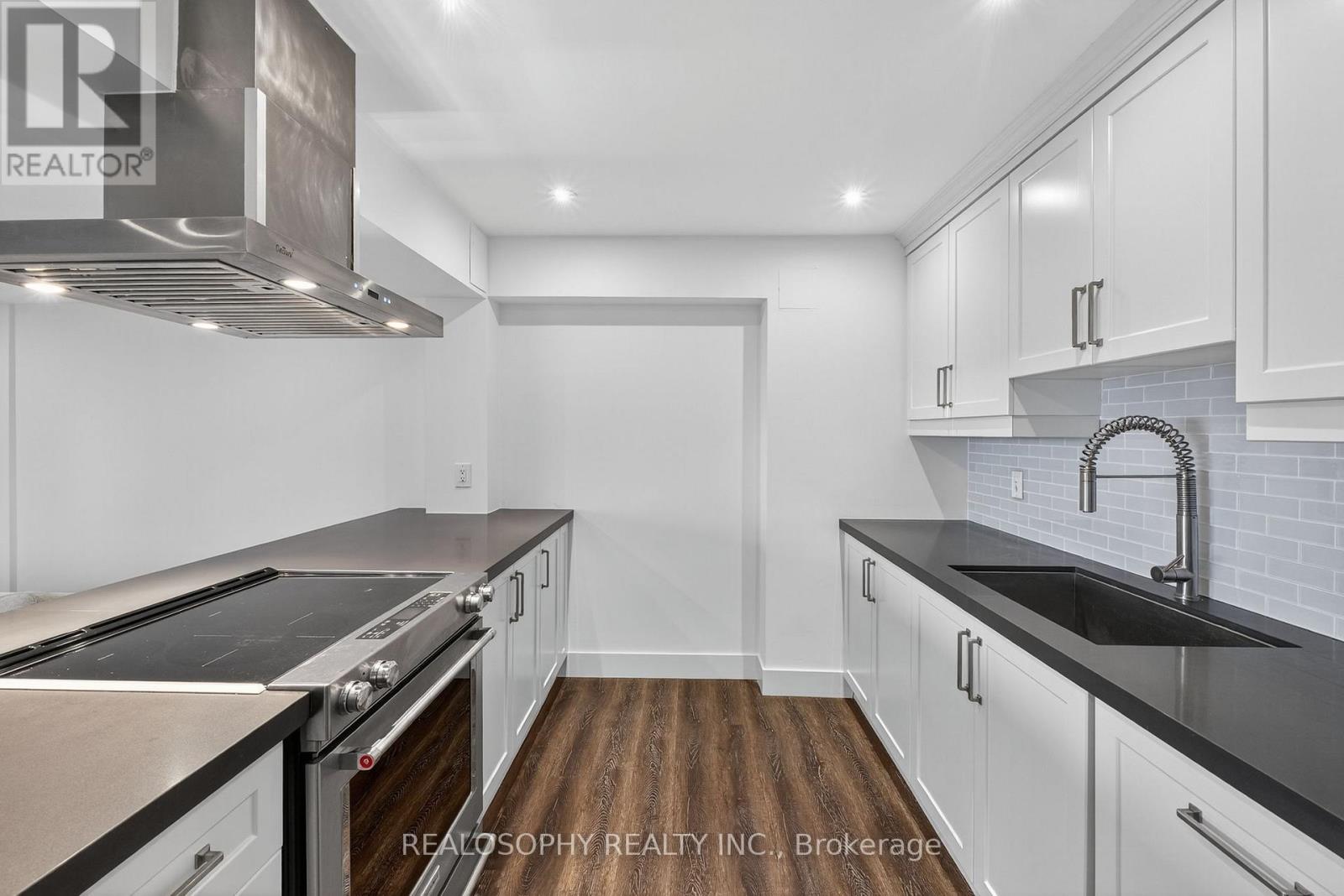 905 - 15 Elizabeth Street N, Mississauga, Ontario  L5G 2Z3 - Photo 19 - W12483786