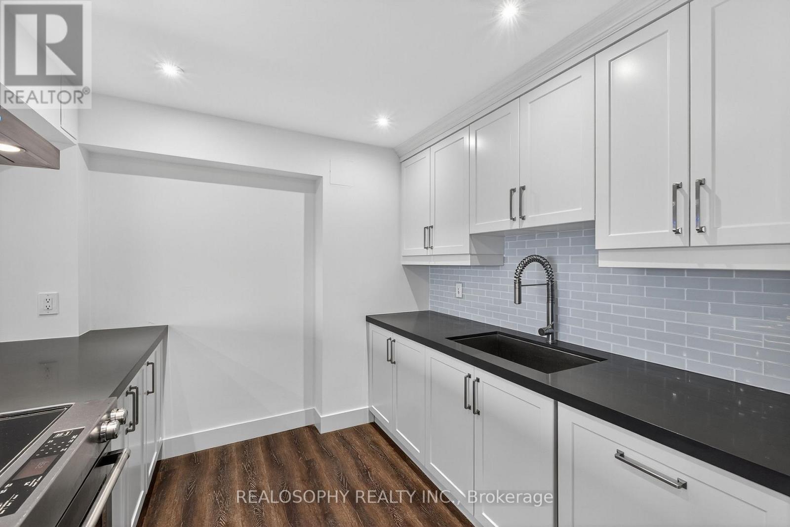 905 - 15 Elizabeth Street N, Mississauga, Ontario  L5G 2Z3 - Photo 20 - W12483786