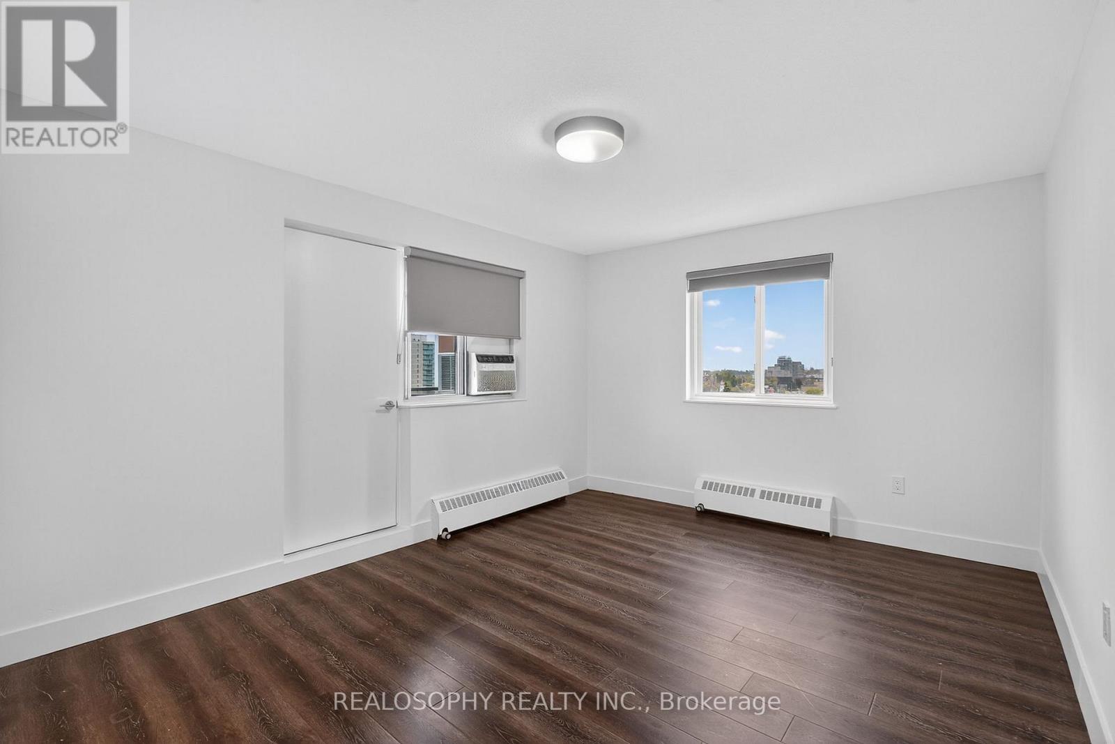 905 - 15 Elizabeth Street N, Mississauga, Ontario  L5G 2Z3 - Photo 30 - W12483786