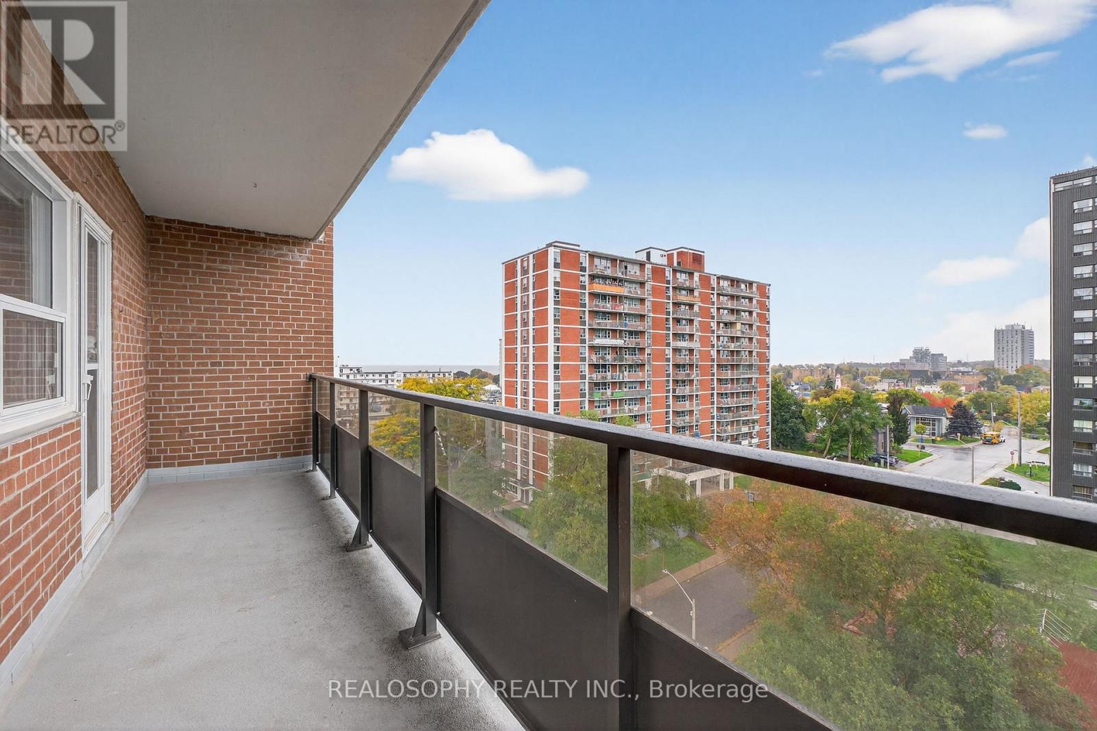 905 - 15 Elizabeth Street N, Mississauga, Ontario  L5G 2Z3 - Photo 8 - W12483786