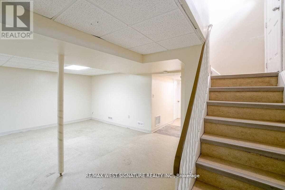 23 Fernando Road, Toronto, Ontario  M9M 2P7 - Photo 15 - W12483799