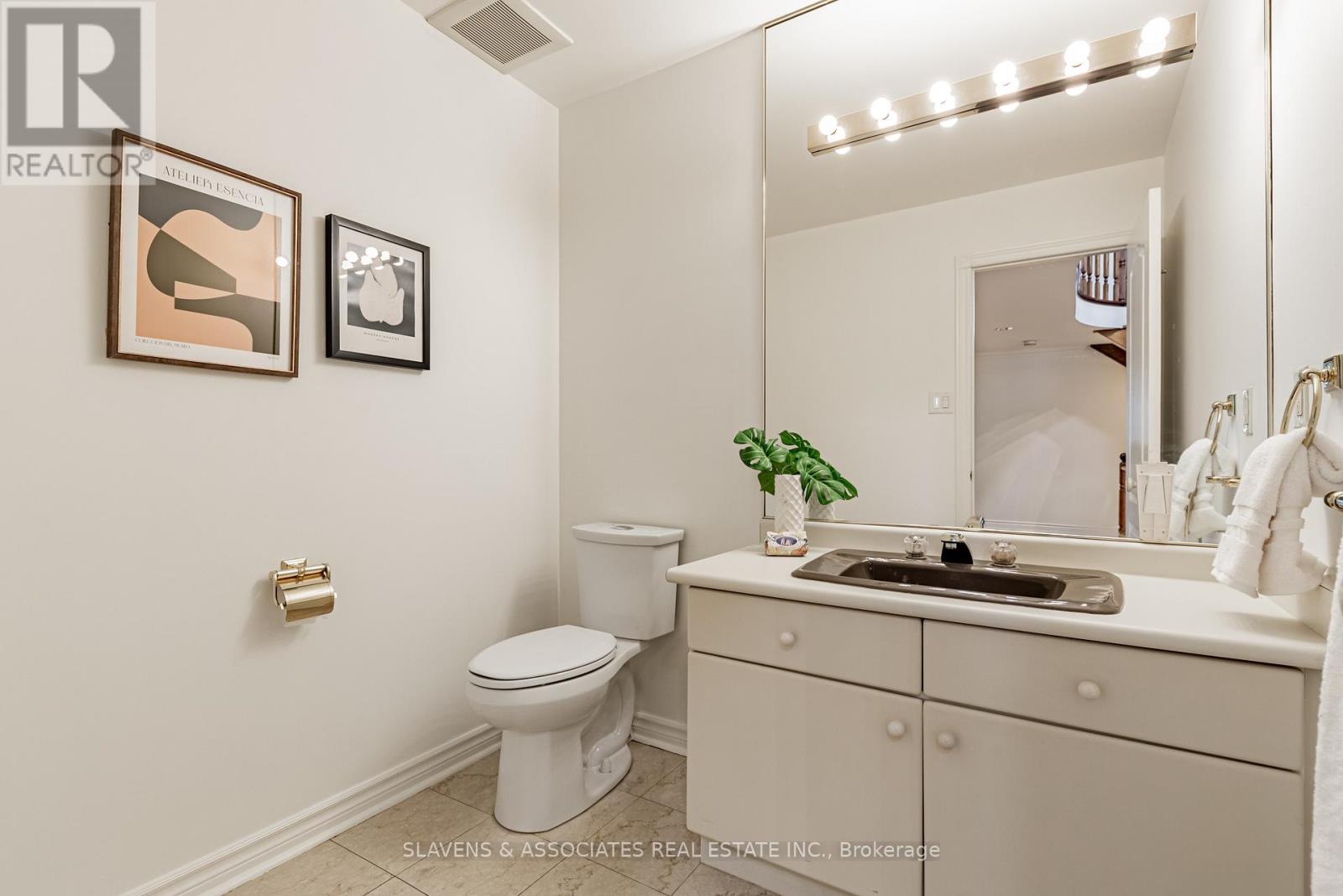 2397 Marisa Court, Mississauga, Ontario  L5K 2P7 - Photo 19 - W12483837