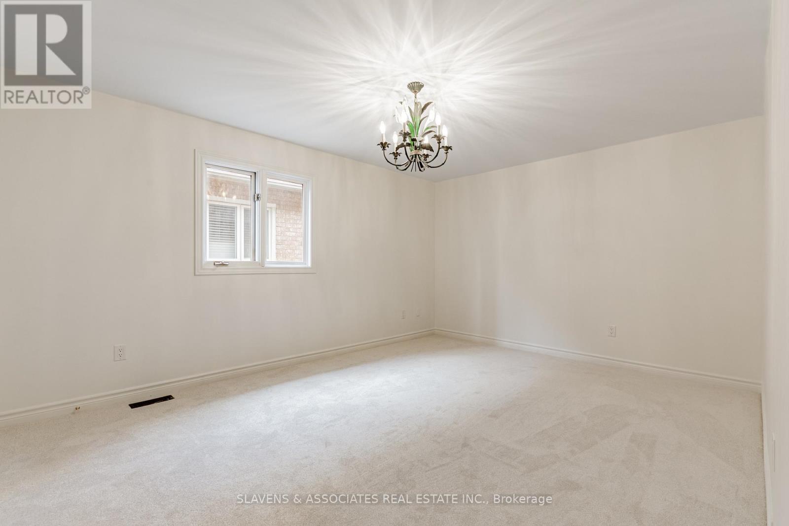 2397 Marisa Court, Mississauga, Ontario  L5K 2P7 - Photo 28 - W12483837