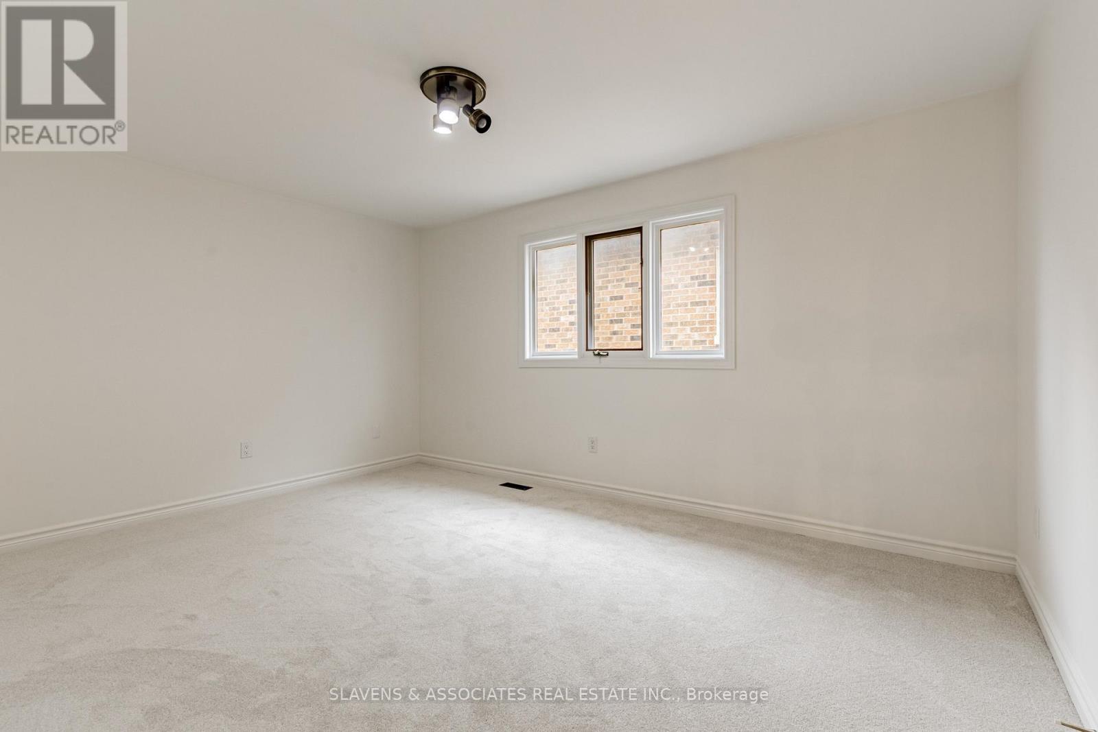 2397 Marisa Court, Mississauga, Ontario  L5K 2P7 - Photo 30 - W12483837
