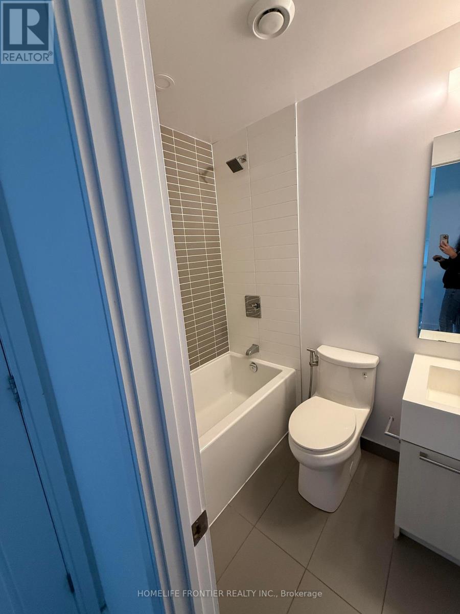 909 - 25 Neighbourhood Lane, Toronto, Ontario  M8Y 0C4 - Photo 4 - W12483857